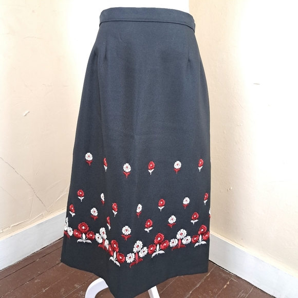 Ernst Licht Black Floral  Embroidery Skirt Size 12 Vintage - Picture 2 of 12